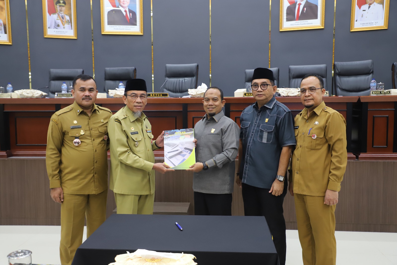dprd-kota-padang-gelar-rapat-paripurna-pendapat-akhir-fraksi-atas-lkpd-2025-dan-penyampaian-kua-ppas-2026-oleh-walikota