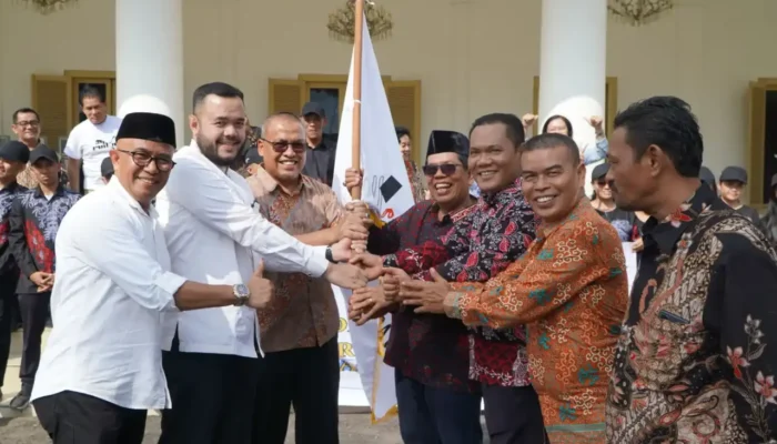 Pemkot Padang Lepas Kontingen Pesparawi Menuju Ajang Nasional