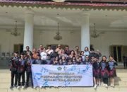 sekdaprov-arry-yuswandi-lepas-keberangkatan-kontingen-sumbar-menuju-pesparawi-nasional-xiv-di-papua