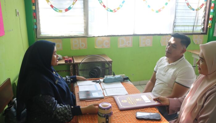 SDN 04 Padang Dorong Ayah Terlibat Aktif Ambil Rapor