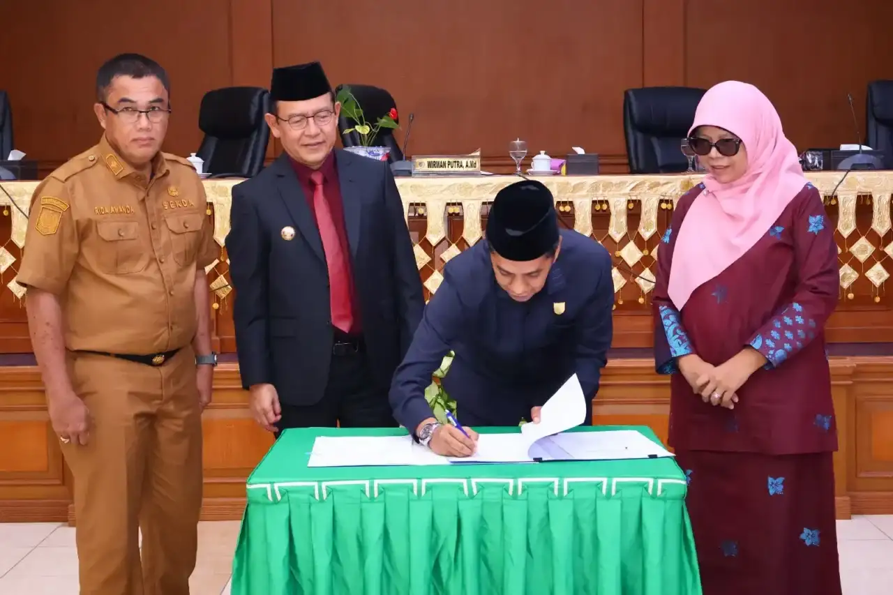dprd-kota-payakumbuh-sahkan-empat-ranperda-jadi-perda