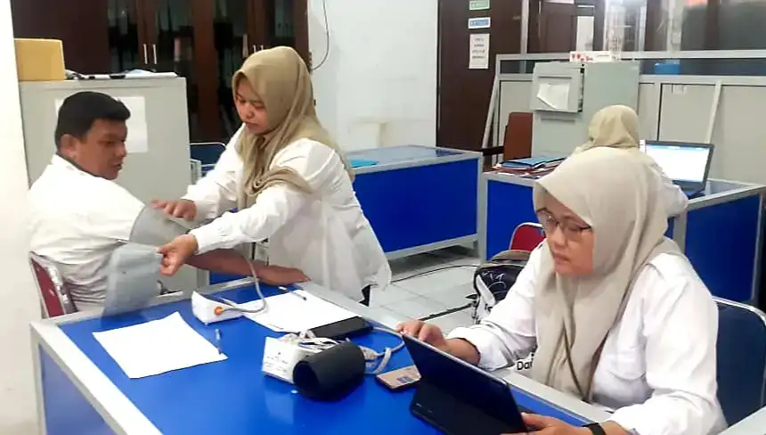 puskesmas-lubuk-sikaping-jemput-bola,-gencarkan-program-ckg-dan-skrining-faktor-risiko-ptm
