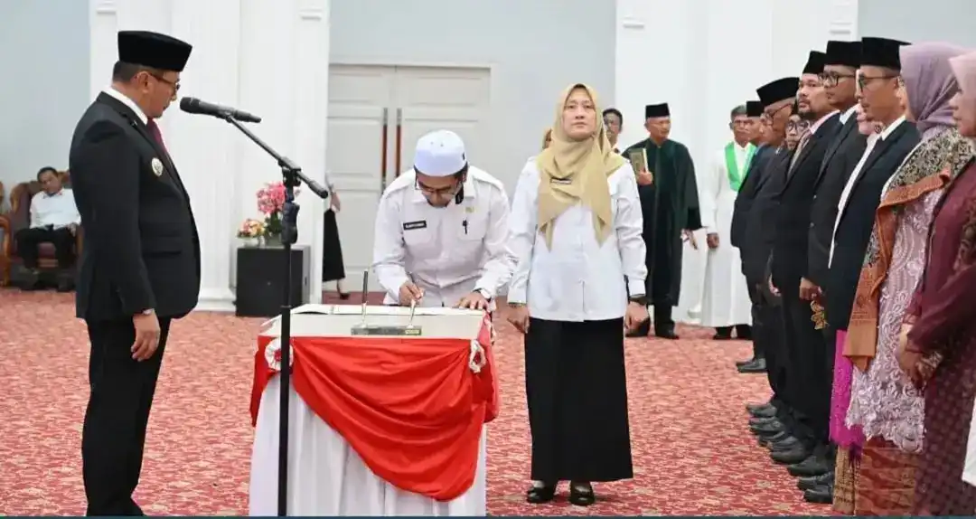wali-kota-bukittinggi-lantik-53-pejabat-administrator-dan-kepala-sekolah