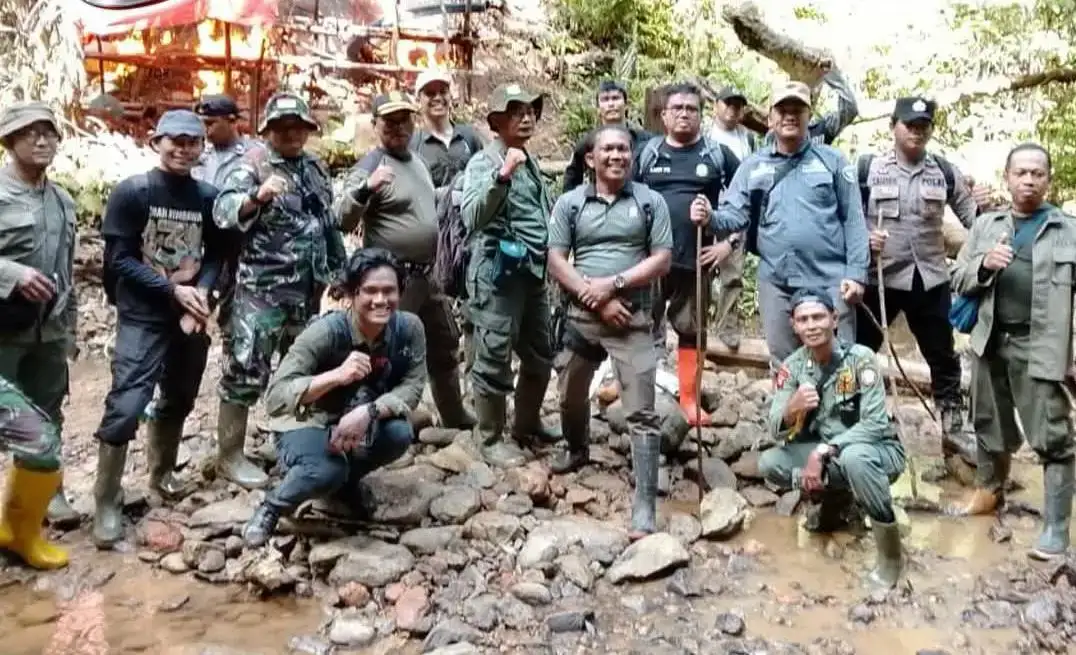 tim-gabungan-pessel-musnahkan-peralatan-peti-emas-di-kawasan-tnks