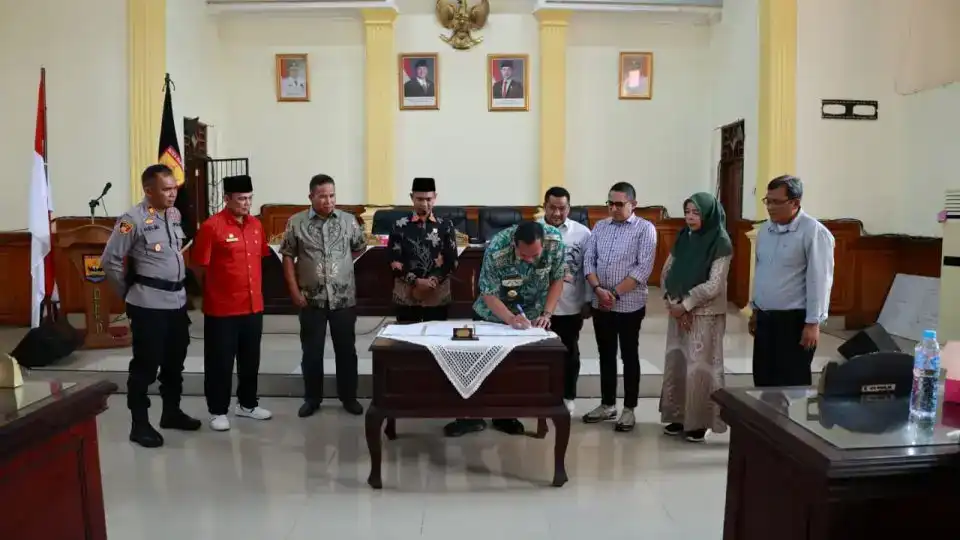 dprd-dan-pemko-pariaman-sahkan-perda-kawasan-tanpa-rokok