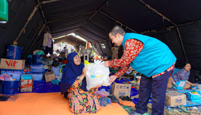 BSI Maslahat Salurkan Bantuan Sembako bagi Penyintas Kebakaran Kemayoran