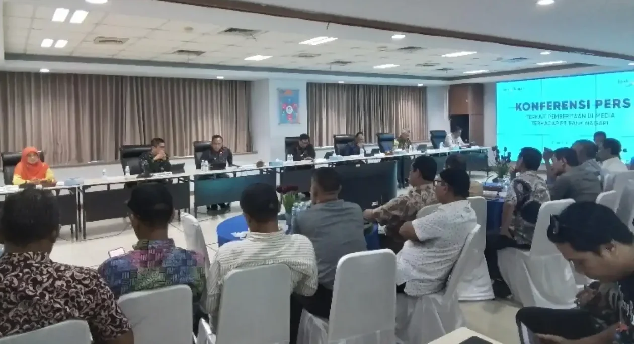 Konferensi pers terkait temuan BPK di Kantor Pusat Bank Nagari, Padang, Kamis (4/6/2026). Foto : Arunala