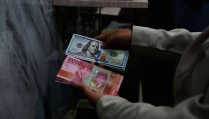 Rupiah Melemah ke Rp 18.128 Akibat Tekanan Sentimen Global dan Domestik