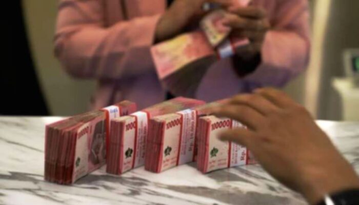 Pasar merespons negatif kasus korupsi, rupiah melemah ke Rp 18.109 per dolar AS