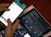 IHSG Dibuka Menguat ke 6.058, Saham SMGR hingga ISAT Memimpin