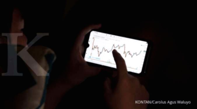 Grafik pergerakan harga aset kripto dan antarmuka aplikasi trading digital di layar laptop