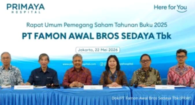 Logo Primaya Hospital di gedung rumah sakit dengan latar belakang perkotaan