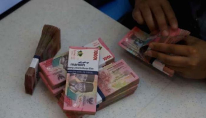 Harga Minyak Melonjak, Rupiah Melemah ke Rp 17.936 per Dolar AS