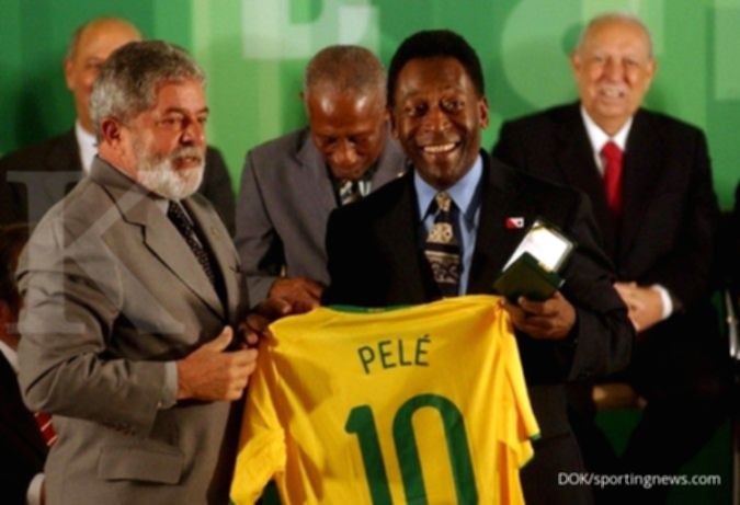 Deretan jersey sepak bola vintage yang dikoleksi sebagai aset investasi bernilai tinggi