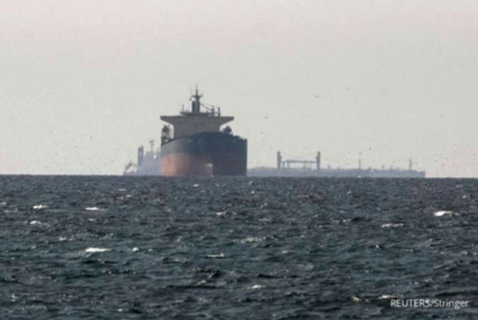 Kargo peti kemas di pelabuhan sebagai simbol tantangan sektor logistik akibat konflik di Selat Hormuz