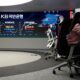 Grafik pergerakan indeks bursa saham yang menunjukkan tren penurunan tajam