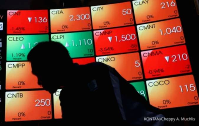 Grafik pergerakan Indeks Harga Saham Gabungan (IHSG) di layar monitor bursa efek
