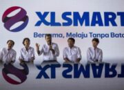Perangkat infrastruktur jaringan telekomunikasi XLSmart di lokasi perkotaan Indonesia