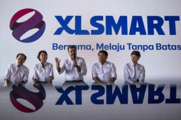 Perangkat infrastruktur jaringan telekomunikasi XLSmart di lokasi perkotaan Indonesia