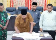 dprd-pariaman-teken-nota-kesepakatan-apbd-2025,-soroti-efektivitas-anggaran