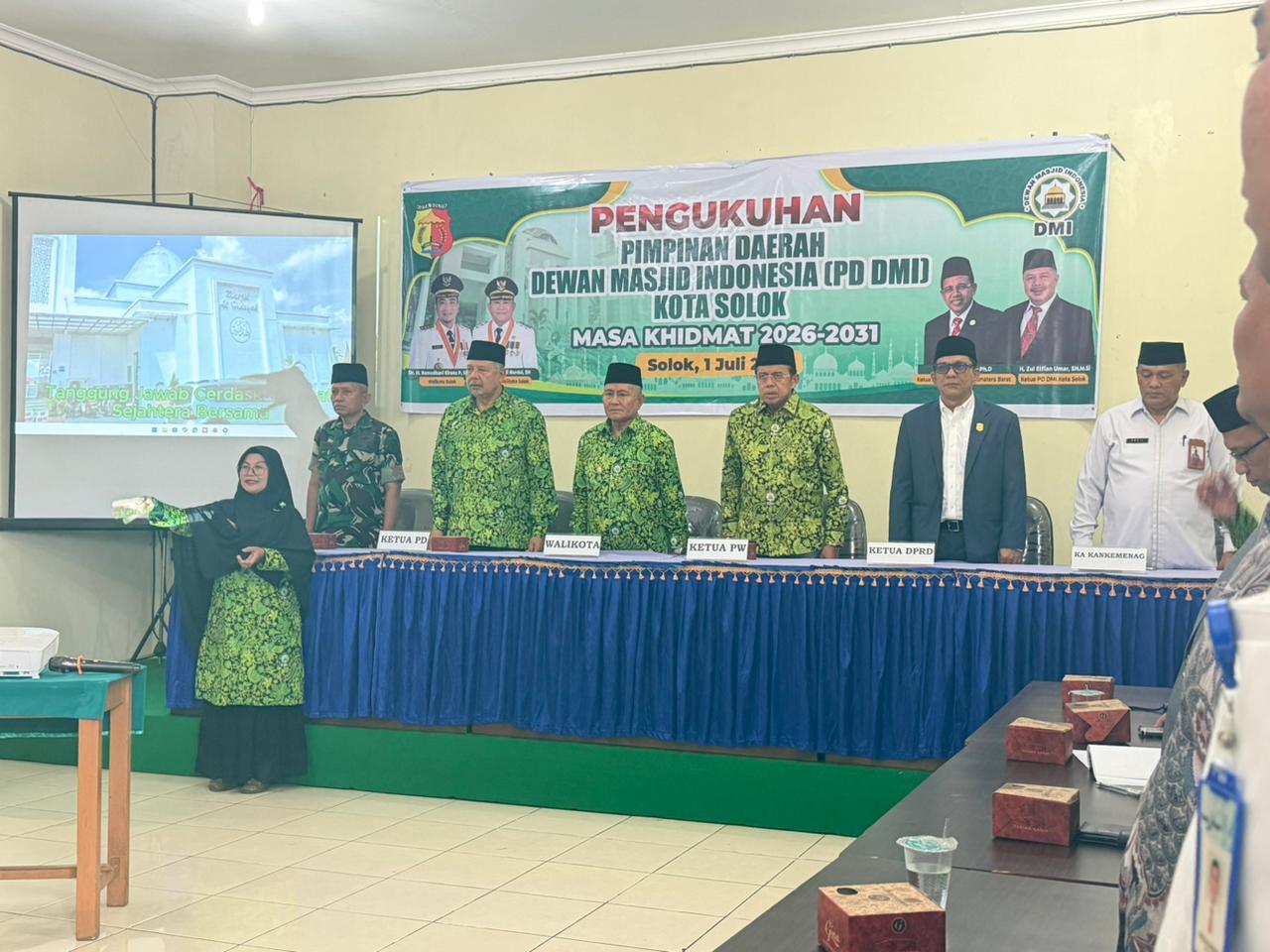 prof.-ganefri-lantik-dmi-kota-solok,-dorong-masjid-jadi-pusat-pembinaan-generasi-muda