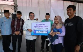 Pemkab Tanah Datar Salurkan Bantuan Kesehatan bagi Warga Kurang Mampu