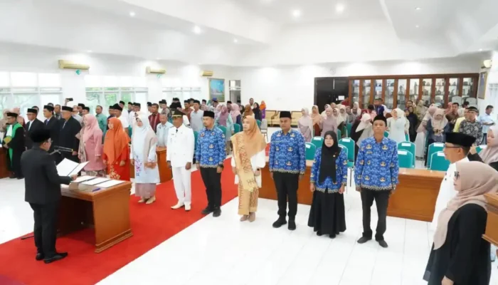 Bupati Eka Putra Lantik 12 Pejabat Perkuat Birokrasi Tanah Datar