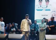 fauzana-dan-ajo-buset-hipnotis-ribuan-warga-di-hut-ke-24-pariaman