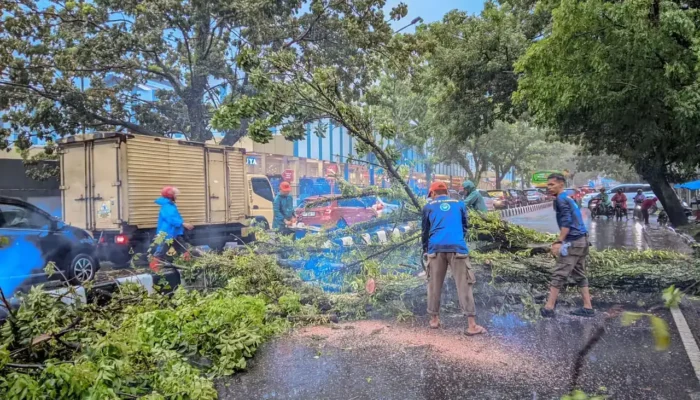 Wali Kota Padang Instruksikan Warga Siaga Menghadapi Cuaca Ekstrem
