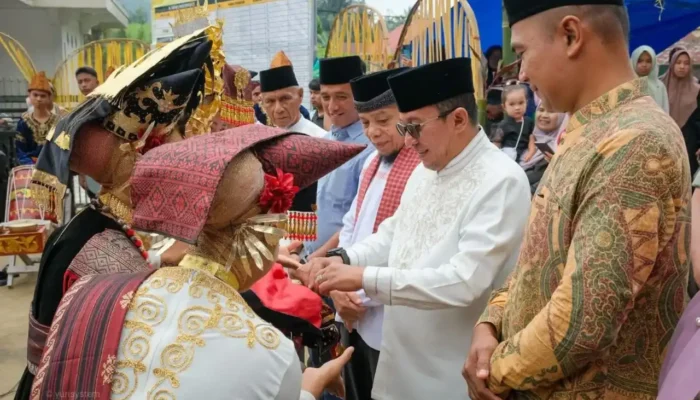 Bupati Eka Putra Kukuhkan Kelulusan Santri Khatam Al-Qur’an Batusangkar