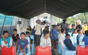 Koarmada II Gelar Khitanan Massal bagi Anak di Padang