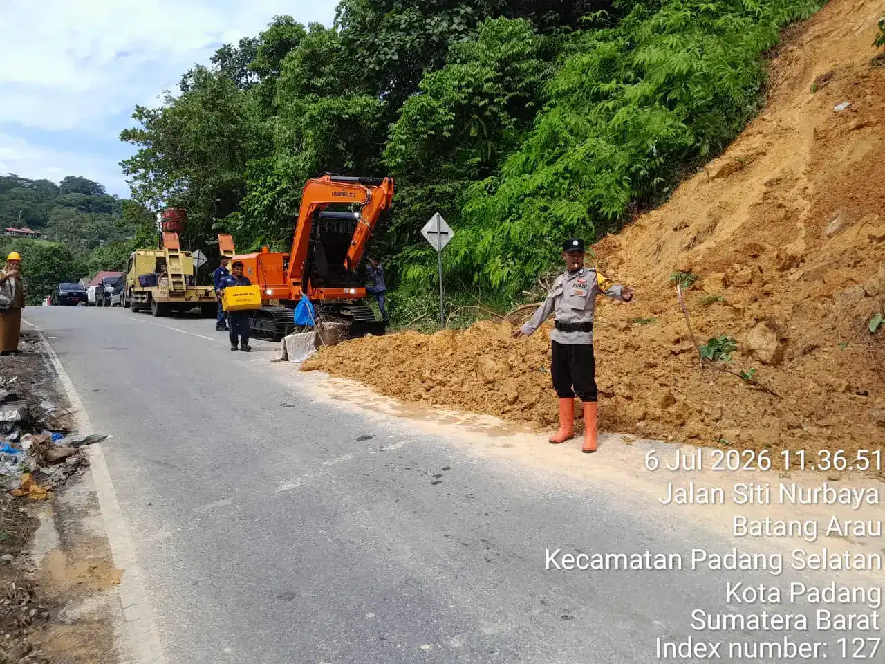 akses-jalan-gunung-padang-kembali-normal-usai-pembersihan-material-longsor