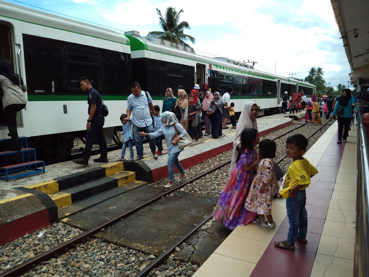 kai-divre-ii-sumbar-sediakan-18.122-tiket-kereta-untuk-sisa-libur-sekolah