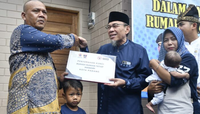 Pemkot Padang Serahkan Hunian Tetap bagi Warga Terdampak Bencana