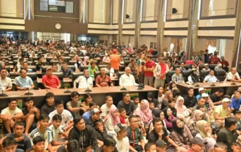 Warga Padang Padati Kantor Gubernur Sumbar Nobar Piala Dunia