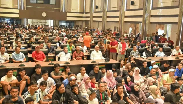 Warga Padang Padati Kantor Gubernur Sumbar Nobar Piala Dunia