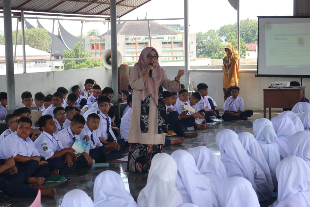 smp-negeri-2-padang-gelar-masa-pengenalan-lingkungan-sekolah-tahun-ajaran-2026/2027