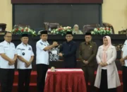 dprd-dan-pemko-solok-sahkan-ranperda-pertanggungjawaban-apbd-2025