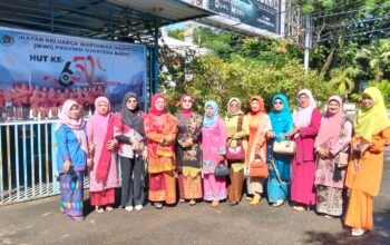 IKWI Sumatera Barat Raih Juara Umum Busana Adat Nasional