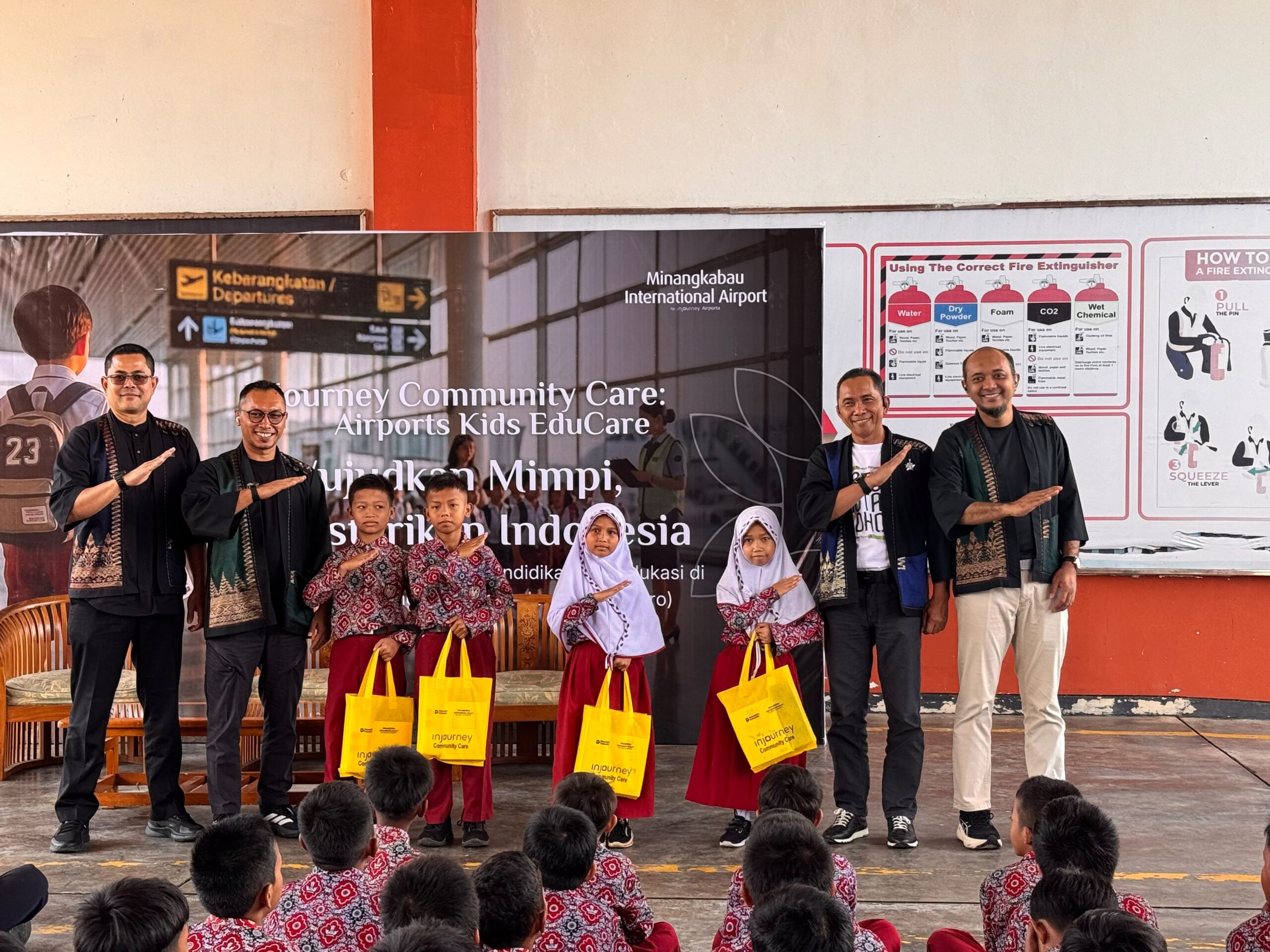 peringati-han-2026, -injourney-airport-bim-kenalkan-dunia-penerbangan-pada-siswa-sdn-24-batang-anai -dan -smpn-42-padang