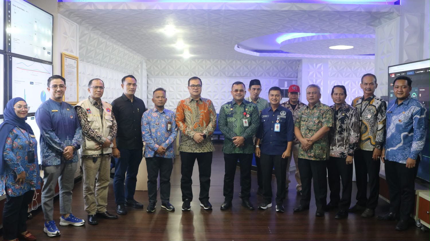 pimpinan-ombudsman-ri-kunjungi-padang-command-center