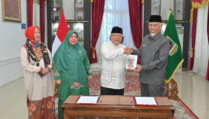 Sumatera Barat Optimalkan Hibah Ribuan Buku India Perkuat Riset