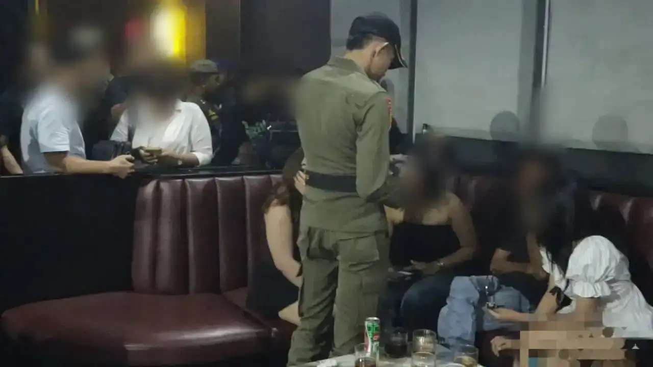 satpol-pp-padang-amankan-sembilan-pengunjung-hiburan-malam-tanpa-ktp