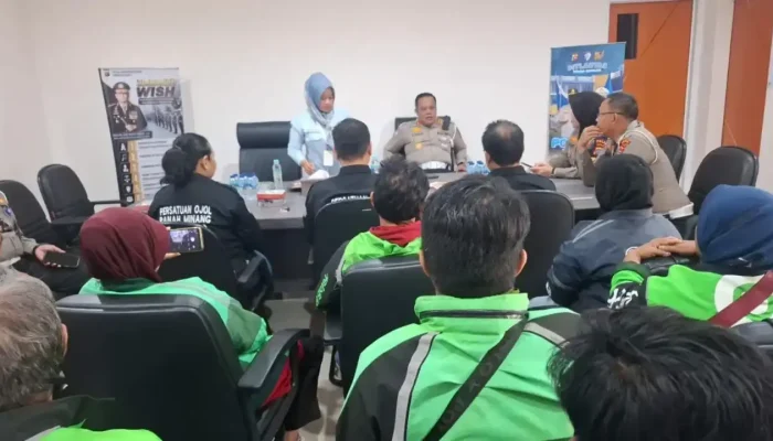 Ditlantas Polda Sumbar Gandeng Komunitas Ojol Tingkatkan Keselamatan Jalan