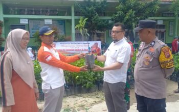 Rahmat Saleh Salurkan Ribuan Bibit Produktif Perkuat Pertanian Agam