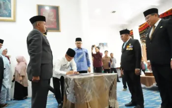 Bupati Eka Putra Lantik Tiga Belas Pejabat Tanah Datar