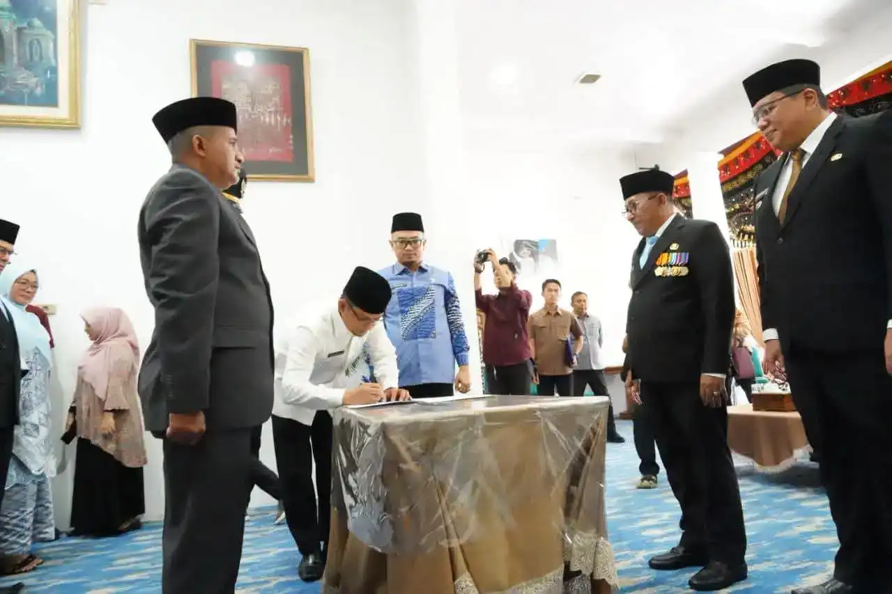 bupati-eka-putra-lantik-13-pejabat-baru-untuk-perkuat-birokrasi-tanah-datar