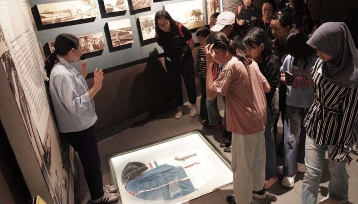 Bank DBS Ajak Anak Komunitas Pemulung Belajar Sejarah Langsung
