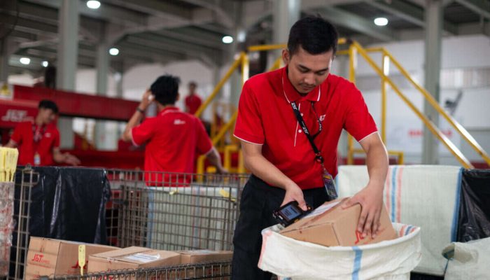 J&T Express Distribusikan 100 Juta Paket Per Hari Secara Global