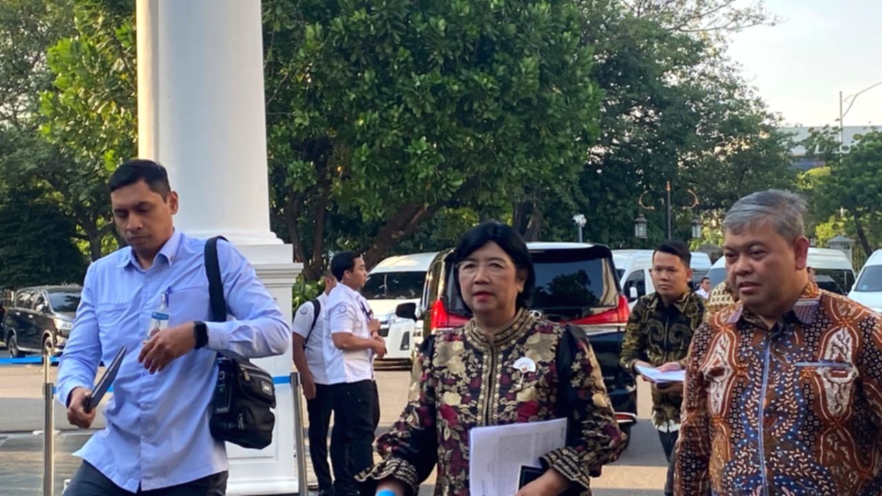 Presiden Prabowo Subianto memimpin rapat KSSK di Istana Kepresidenan Jakarta pasca pengunduran diri Perry Warjiyo.